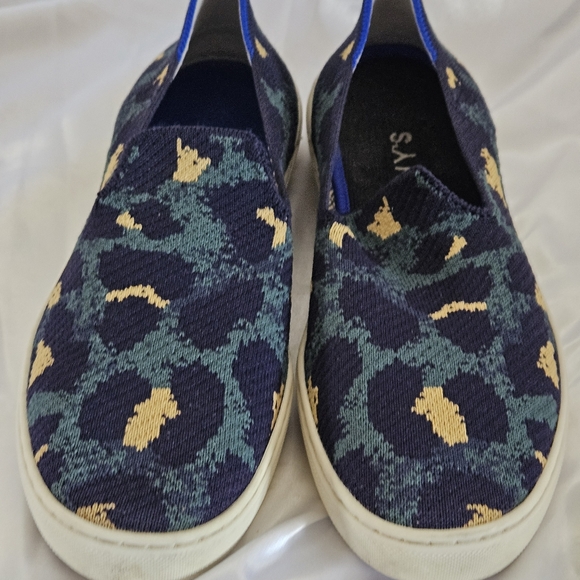 Rothy's Slip On Blue Spot Leopard Cheetah Print Sneakers Navy size 8 - Picture 2 of 16
